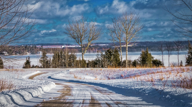 Обои картинки фото природа, дороги, озеро, снег, облака, деревья