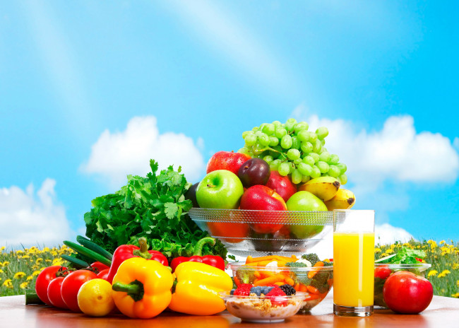 Обои картинки фото еда, фрукты и овощи вместе, сок, виноград, яблоки, помидоры, перец, хлопья