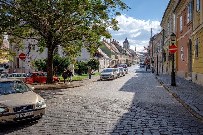 Обои картинки фото города, будапешт , венгрия, улица, дома, машины, деревья