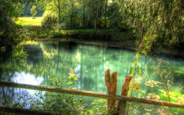 Картинка природа вода забор зеленый цвета отражение озеро