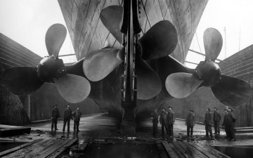 Картинка титаник корабли лайнеры судоверфь док винты корабль