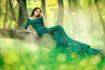 Картинка девушки -unsort+ брюнетки +шатенки платье в зелёном зелень лес девушка rafa