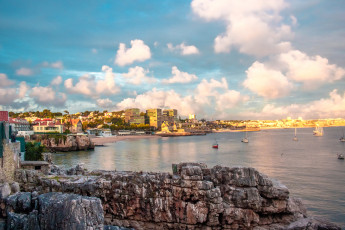 Картинка города -+пейзажи дома камни яхты побережье cascais море португалия