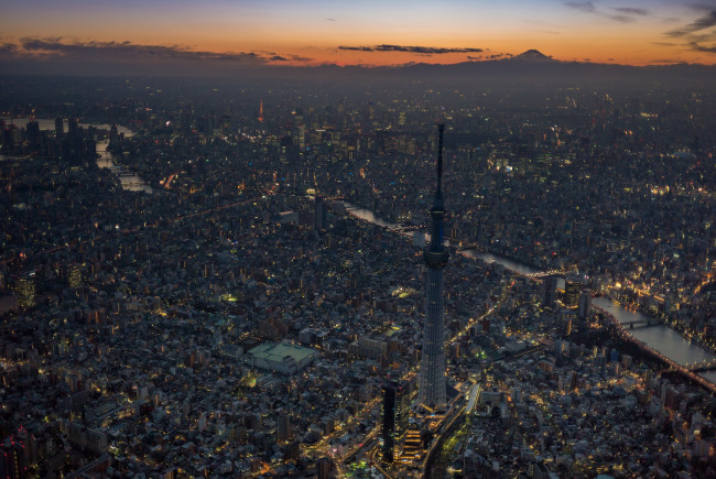 Обои картинки фото города, токио , Япония, tokyo, tower, and, mount, sumida, river, skytree, ночь, город