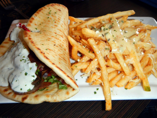 Обои картинки фото еда, бутерброды,  гамбургеры,  канапе, бутерброд, лепешка, фри, картофель