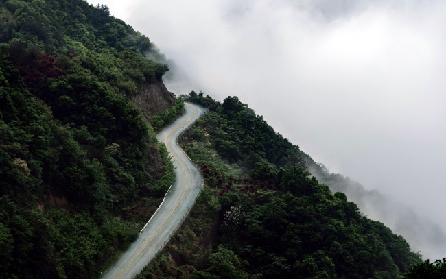 Обои картинки фото природа, дороги, туман, серпантин, шоссе, горное