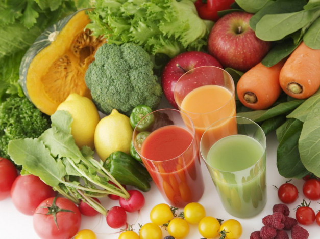 Обои картинки фото еда, напитки, сок, морковь, редис, помидоры, томаты