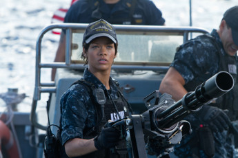 Картинка battleship кино фильмы petty officer cora weps raikes rihanna