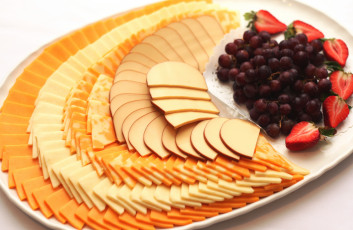 Картинка еда сырные изделия клубника виноград сыр