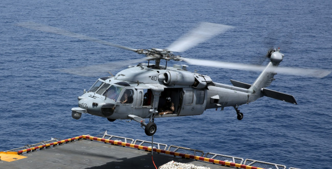 Обои картинки фото sikorsky, sh, 60, seahawk, авиация, вертолёты, палуба, корабль, море, вертолет