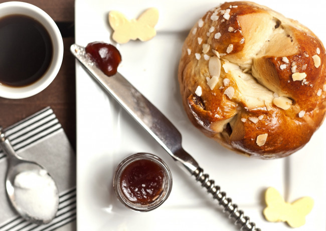 Обои картинки фото еда, хлеб, выпечка, кофе, джем, булочка