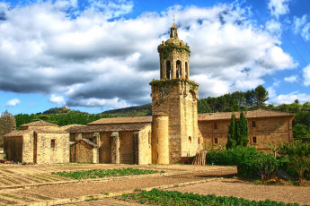 Картинка church+of+the+crucifix+-+puente+la+reina +navarra +spain города -+католические+соборы +костелы +аббатства небо дома испания наварра пуэнте-ла-рейна