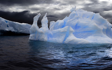 Картинка природа айсберги+и+ледники айсберг лед море тучи пнорама небо