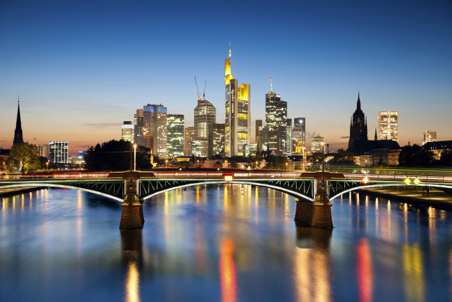 Обои картинки фото германия франкфурт на майне, города, - мосты, огни, ночь, дома, река, германия