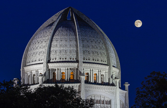 Обои картинки фото full moon over baha`i temple, города, Чикаго , сша, купол, храм, луна, ночь