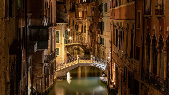 Обои картинки фото города, венеция , италия, канал, ночь, мостик
