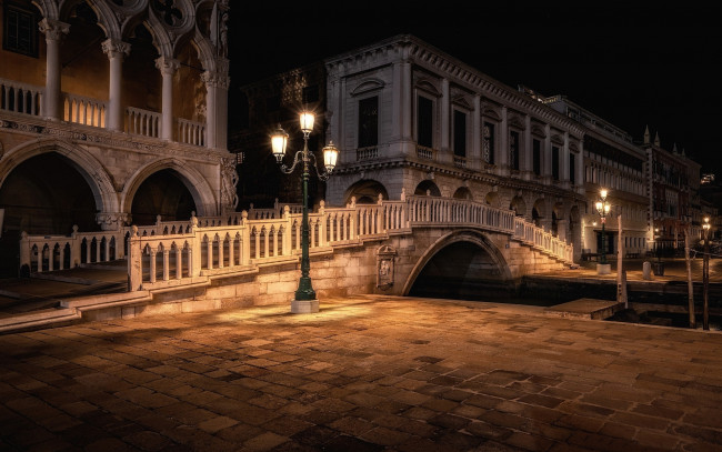 Обои картинки фото города, венеция , италия, ночь, площадь, фонари