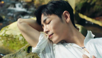 Картинка мужчины xiao+zhan актер лицо рубашка камни ручей