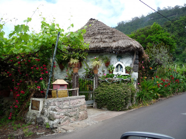 Обои картинки фото португалия, madeira, santana, разное, сооружения, постройки, дом, сад, остров