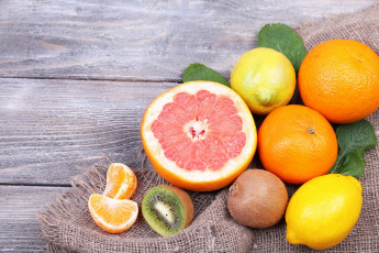 Картинка еда фрукты +ягоды мешковина цитрусы киви