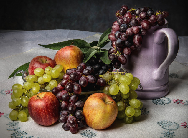 Обои картинки фото еда, фрукты,  ягоды, яблоки, виноград