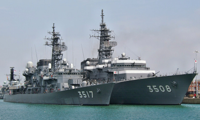 Обои картинки фото jds shirayuki & jds kashima, корабли, крейсеры,  линкоры,  эсминцы, причал, вмс