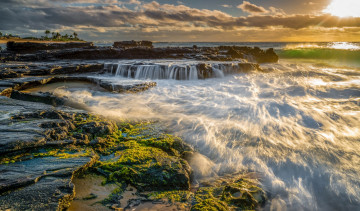 Картинка природа побережье облака волны камни водоем