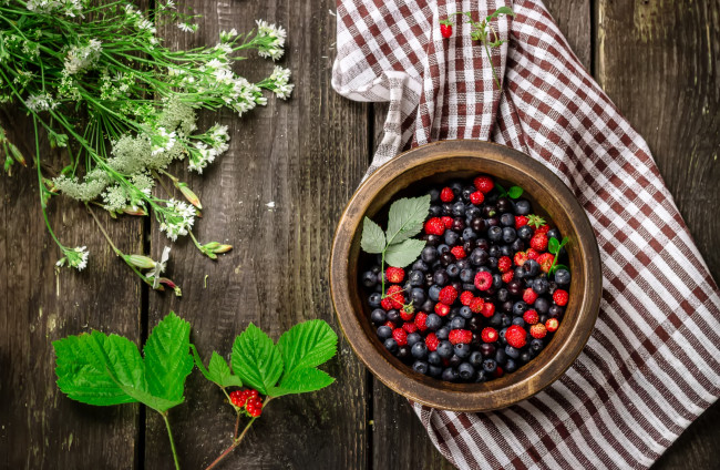 Обои картинки фото еда, фрукты,  ягоды, лето, ягоды, земляника, малина, черника