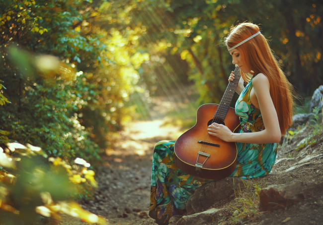 Обои картинки фото музыка, -другое, природа, растения, гитара, девушка