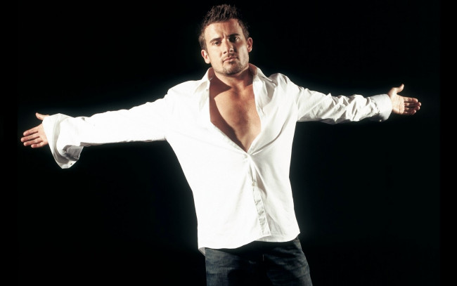 Обои картинки фото мужчины, dominic purcell, актер, рубашка, жест