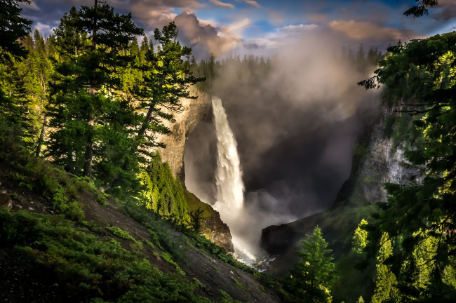 Обои картинки фото helmcken, falls, природа, водопады, wells, gray, provincial, park, деревья, горы