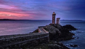 Картинка природа маяки закат маяк небо скала море франция