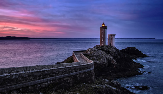 Обои картинки фото природа, маяки, закат, маяк, небо, скала, море, франция