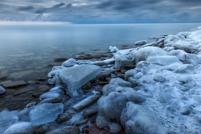 Обои картинки фото природа, айсберги и ледники, камни, озеро, онтарио, зима, канада, вода, лед