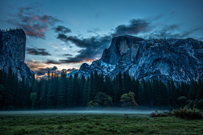Обои картинки фото природа, горы, туман, луг, скалы, йосемити, national, park, california, облака, yosemite
