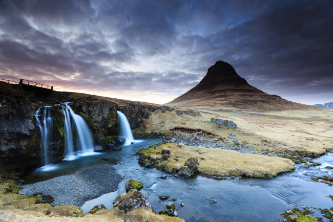 Обои картинки фото природа, водопады, исландия, облака, закат, kirkjufell, весна, река, водопад, вулкан, гора