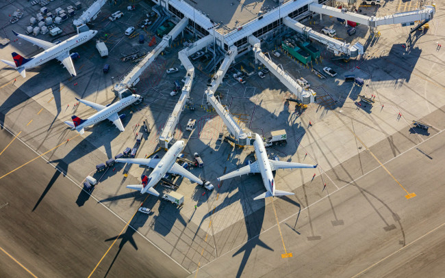 Обои картинки фото авиация, пассажирские самолёты, международный, аэропорт, лос, анджелес, вид, с, воздуха, сверху, терминал, большой, пассажирский, самолет, калифорния, сша