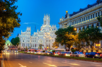 обоя madrid, города, мадрид, испания, дворец, освещение, автомобили, здание, вечер, движение, дорога, улица