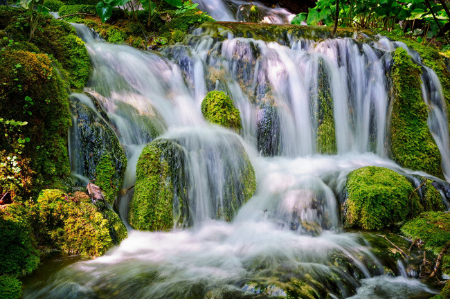 Обои картинки фото природа, водопады, мох, камни, поток, вода