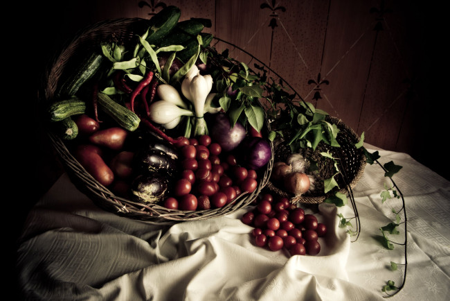 Обои картинки фото еда, овощи, лук, цукини, фасоль, баклажаны, помидоры