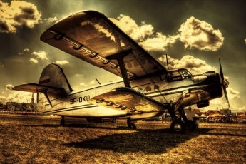 Картинка авиация лёгкие одномоторные самолёты трава пропеллер облака