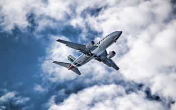 Картинка авиация пассажирские самолёты небо полет тучи самолет
