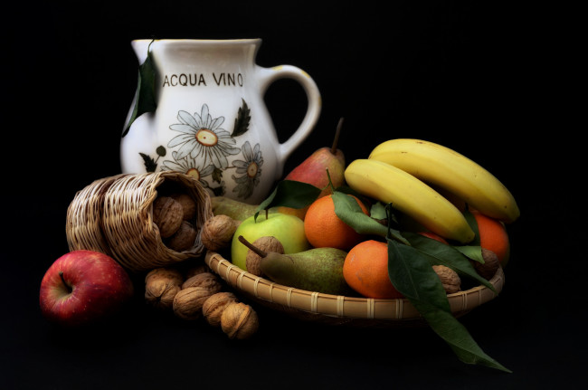 Обои картинки фото еда, натюрморт, яблоко, орехи, апельсин, груша, кувшин, банан