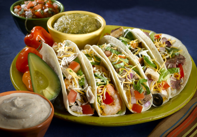 Обои картинки фото еда, разное, тортильи, песто, мексиканская, кухня, овощи