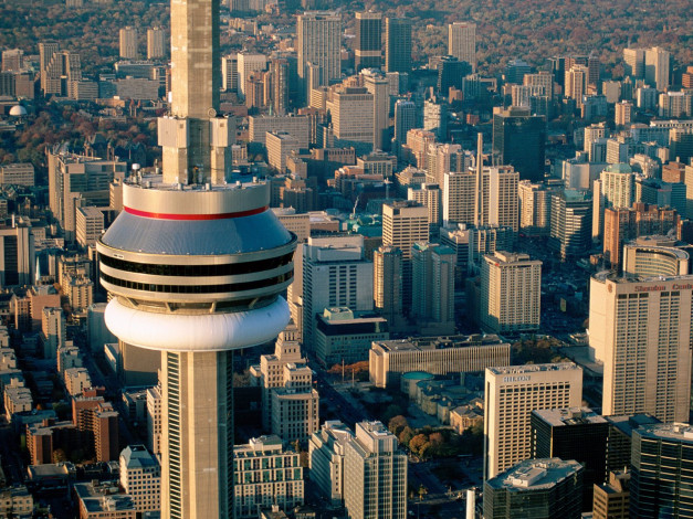 Обои картинки фото aerial, view, of, the, cn, tower, toronto, canada, города, торонто, канада