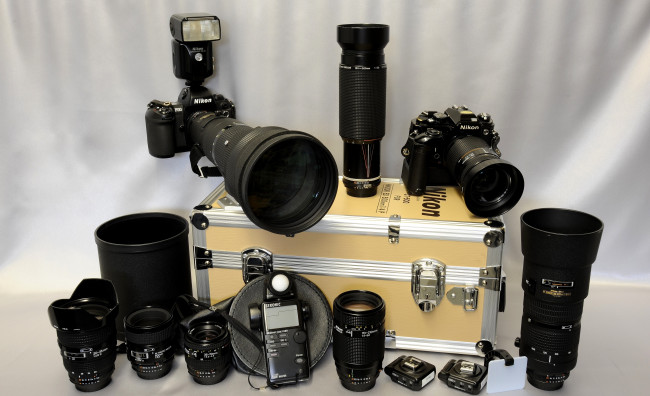 Обои картинки фото «nikon», бренды, nikon, футляр, для, оборудования, фотоэкспонометр, вспышка, фотоаппараты, объективы