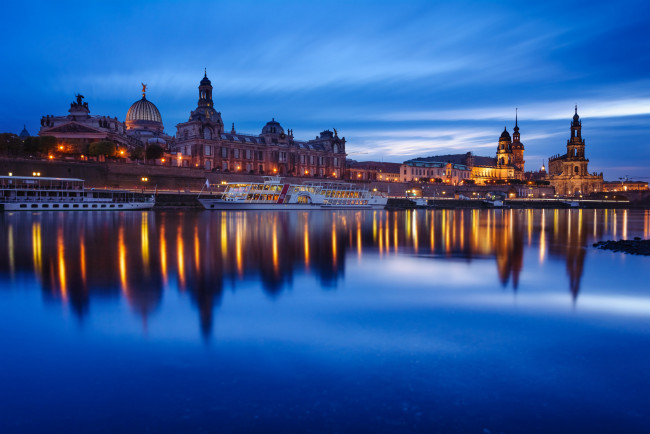 Обои картинки фото dresden, города, дрезден , германия, шпили, купола, набережная, река