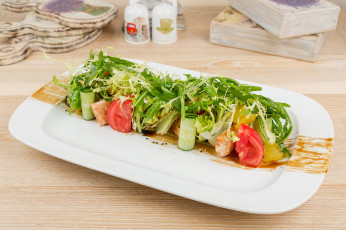 Картинка еда салаты +закуски салат огурец мясо овощи руккола помидоры