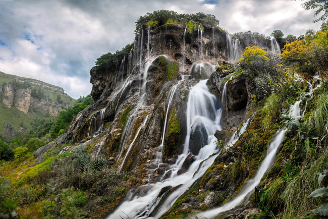 Обои картинки фото водопад царская корона гедмишх, природа, водопады, водопад, царская, корона, гедмишх, кавказ, северный, россия