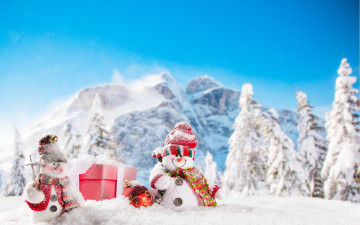 обоя праздничные, снеговики, снег, шарики, подарок